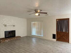 6117 W Monte Cristo Ave in Glendale, AZ - Foto de edificio - Building Photo