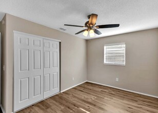 2006 E Humphrey St in Tampa, FL - Foto de edificio - Building Photo