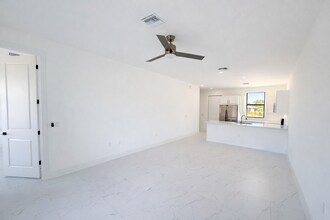 4806 Golfview Blvd in Lehigh Acres, FL - Foto de edificio - Building Photo