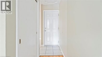 994 Colborne St E in Brantford, ON - Building Photo - Building Photo