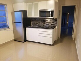 2225 SW 68th Ct in Miami, FL - Building Photo