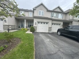 18 Midwood Private in Ottawa, ON - Building Photo