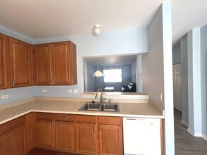 669 S Rosehall Ln in Round Lake, IL - Building Photo - Building Photo