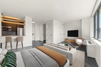 250 E Houston St, Unit 5F in New York, NY - Building Photo - Building Photo