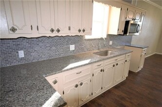 603 S Throckmorton St in Sherman, TX - Building Photo - Building Photo