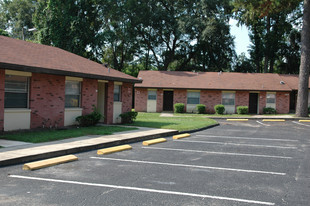 Oakbrook Villas in Belleview, FL - Building Photo