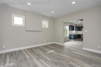 5122 W Chicago, Unit Apt 2 in Detroit, MI - Building Photo - Building Photo