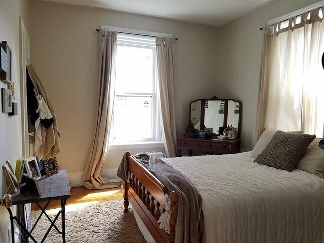 14 Glenville Ave, Unit 1 in Boston, MA - Foto de edificio - Building Photo