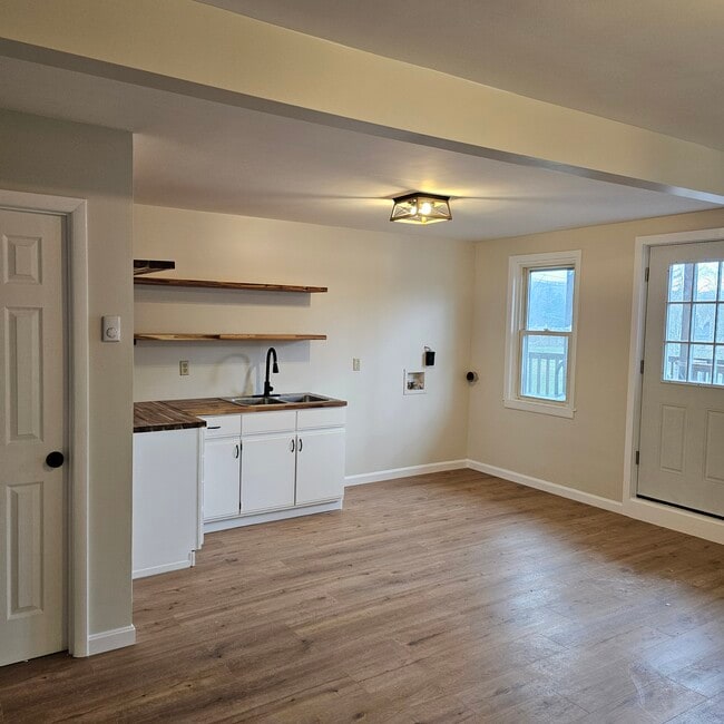 43 W Main St, Unit 2