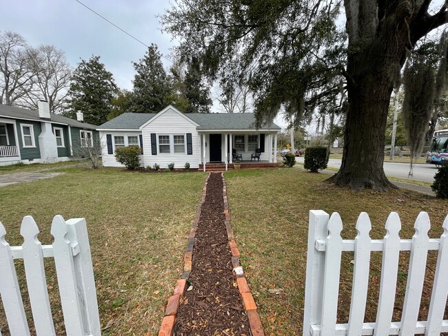 property at 1619 Grace St