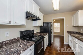 107 Tanyard Ln in Charlotte, NC - Building Photo - Building Photo