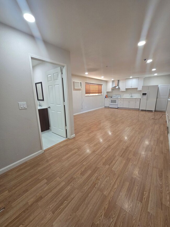 2055 6th St in Hughson, CA - Building Photo - Building Photo