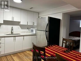 164 Williamson Dr E in Ajax, ON - Building Photo