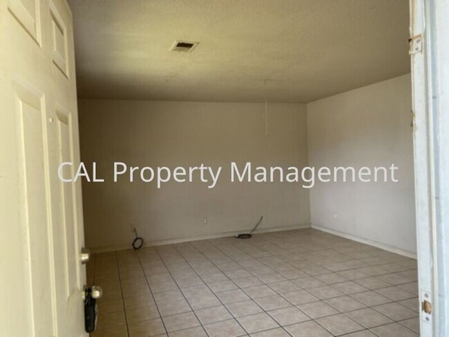 105 Oak Cir in King City, CA - Foto de edificio - Building Photo
