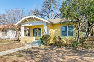 459 E French Pl in San Antonio, TX - Building Photo - Building Photo