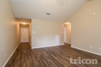 3623 Village Grove Dr in Humble, TX - Foto de edificio - Building Photo