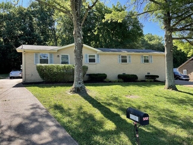 property at 923 Oak Vale Dr