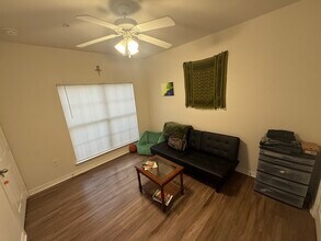 18347 Redland Rd, Unit 1 in San Antonio, TX - Foto de edificio - Building Photo