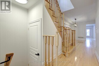 110 Chayna Crescent in Vaughan, ON - Building Photo - Building Photo