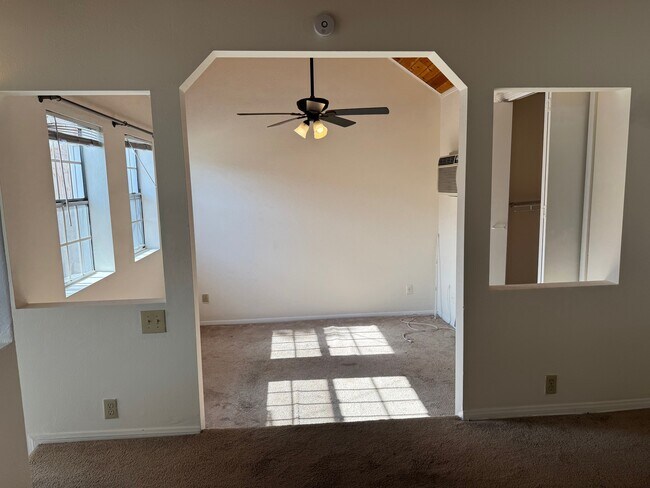 11575 Blix St, Unit Private Guest House in North Hollywood, CA - Foto de edificio - Building Photo