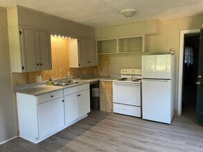 310 S Wadesboro Blvd-Unit -310 S. WADESBORO BLVD APT #12 in Mount Gilead, NC - Building Photo - Building Photo