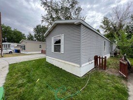 2403 Diamond Dr in Riverton, WY - Foto de edificio - Building Photo