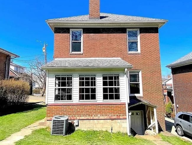 235 Highland Ave in Greensburg, PA - Building Photo - Building Photo