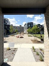 16551 Peak Wy in Broomfield, CO - Foto de edificio - Building Photo