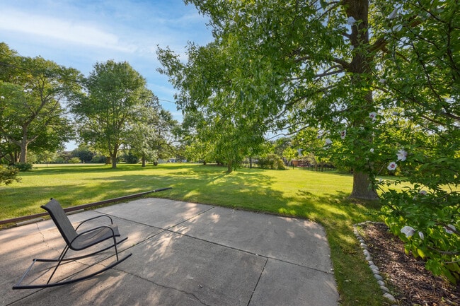 8601 N Manor Ln in Fox Point, WI - Building Photo - Building Photo