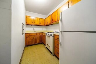 28 Juniper St, Unit 77 in Brookline, MA - Building Photo - Building Photo