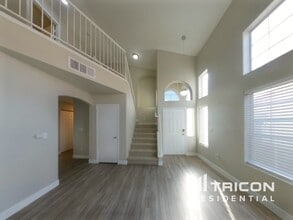 1117 N Rainbow Meadows Dr in Las Vegas, NV - Building Photo - Building Photo