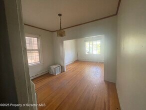 1031 Lincoln St in Dickson City, PA - Building Photo - Building Photo