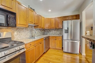16 Castle Dr in Berkeley Heights, NJ - Building Photo - Building Photo