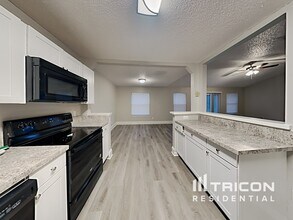 7544 Teaticket Ct in Jacksonville, FL - Building Photo - Building Photo