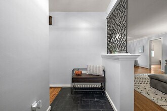 2432 Hawkins Ave in Royal Oak, MI - Foto de edificio - Building Photo