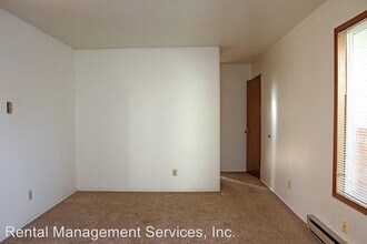 8834 SE 9th Ave in Portland, OR - Foto de edificio - Building Photo