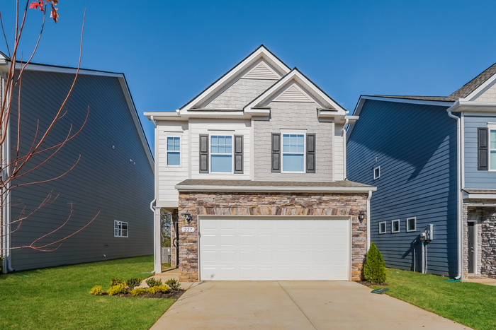227 Emmett Dr in White House, TN - Building Photo