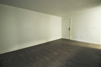 Bayview East Apartments in Bremerton, WA - Building Photo - Building Photo