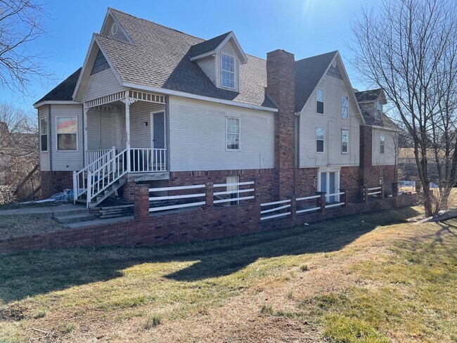 268 E Buena Vista St in Springfield, MO - Foto de edificio - Building Photo