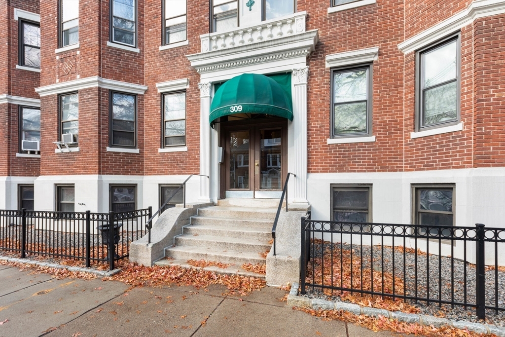 309 Allston St, Unit 15 in Boston, MA - Foto de edificio