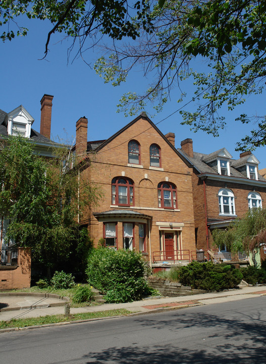 229 N Dithridge St in Pittsburgh, PA - Foto de edificio