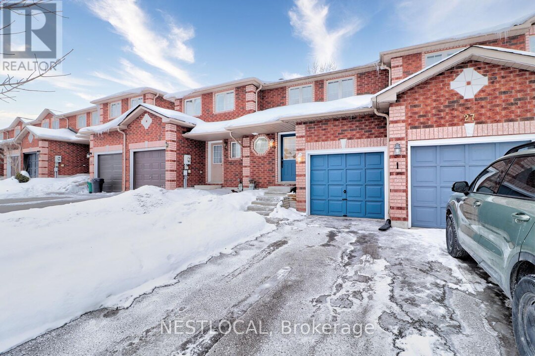 29 Courtney Crescent in Barrie, ON - Building Photo