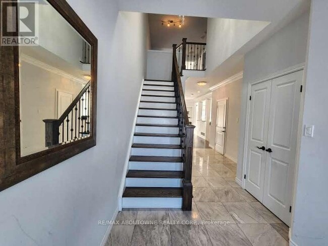 265 Pumpkin Pass in Hamilton, ON - Building Photo - Building Photo