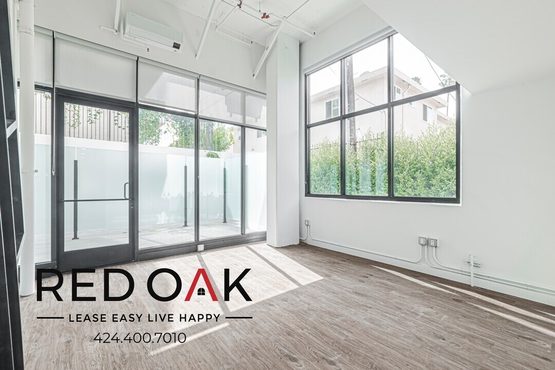 1860 N Western Ave in Los Angeles, CA - Building Photo