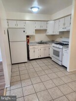 4320 Howell St in Philadelphia, PA - Building Photo