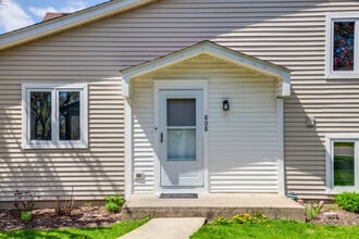 808 Inverrary Ln in Deerfield, IL - Building Photo - Building Photo