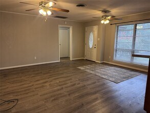 1478 Apache Dr in Montgomery, TX - Foto de edificio - Building Photo