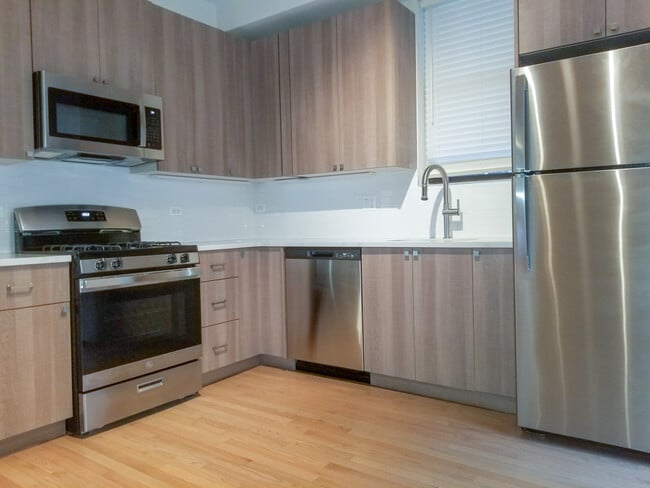 2009 W Cortez St, Unit 13