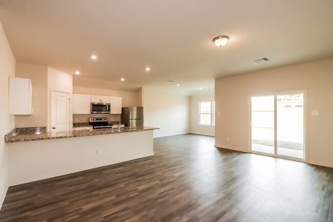 5516 Fox Blf Dr in Bryan, TX - Building Photo - Building Photo