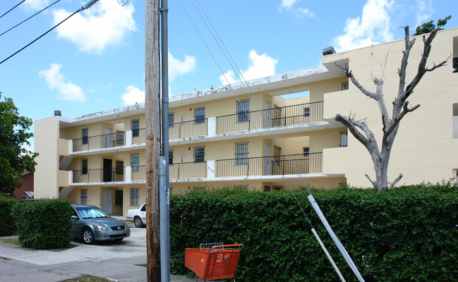 928 SW 30th Ave in Miami, FL - Building Photo - Building Photo